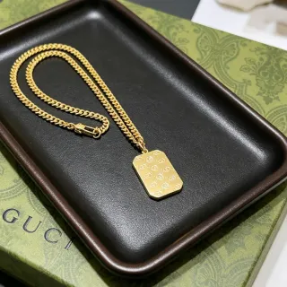 Gucci سلسلة كيرب لينك ذهبية سوداء قلادة مستطيلة مغروزة