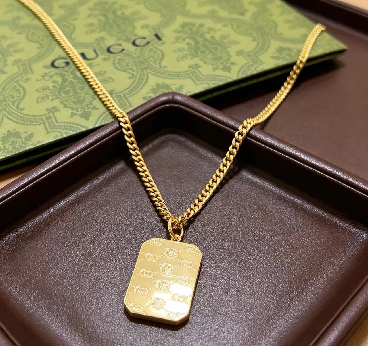 Gucci Gold Black Curb-Link Chain Rectangular Monogrammed Pendant Necklace 4