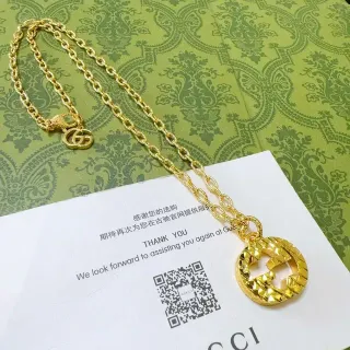 قلادة Gucci سلسلة ذهبية Interlocking G
