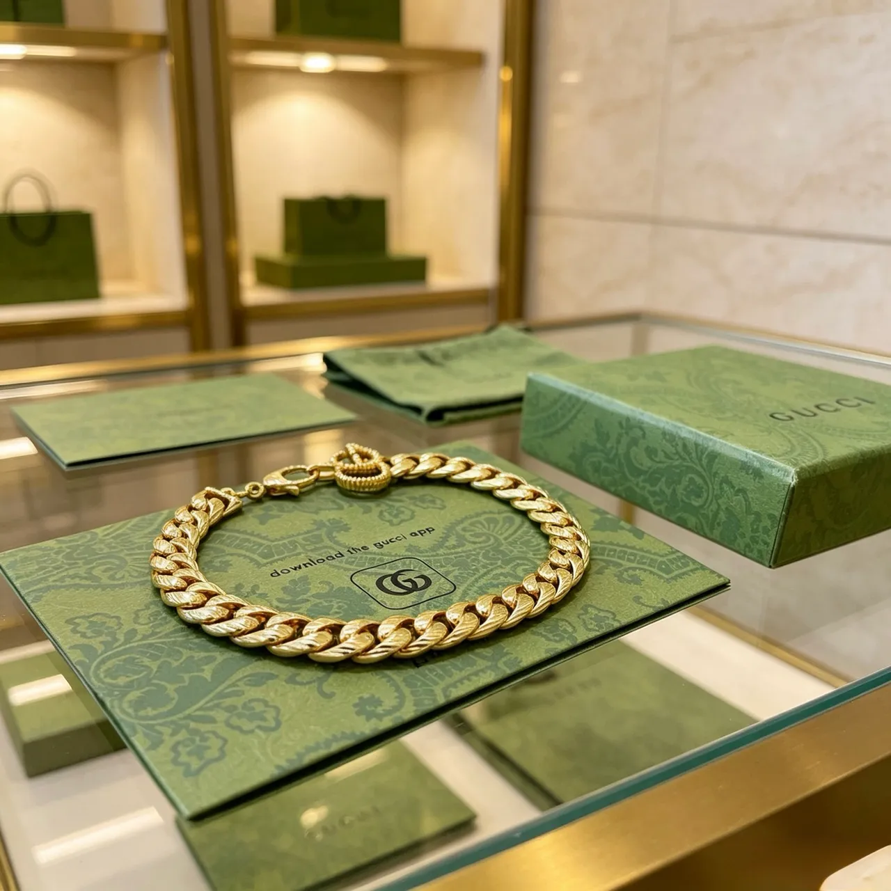 Gucci Gold Curb-Link Chain Bracelet 2