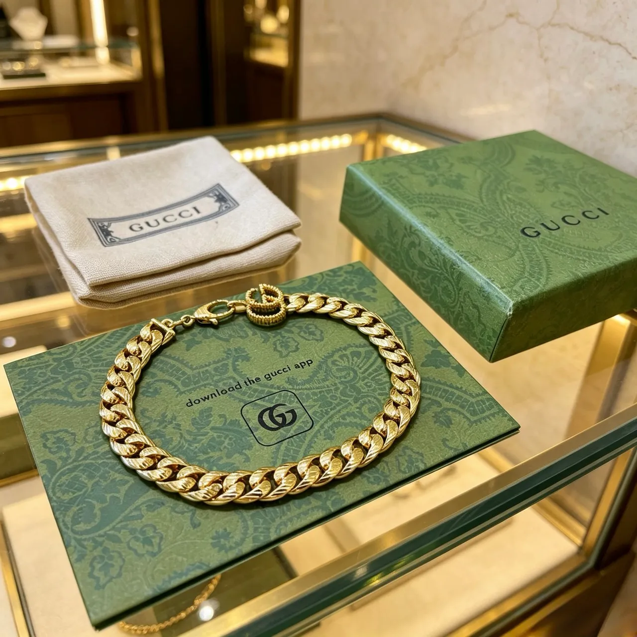 Gucci Gold Curb-Link Chain Bracelet 4