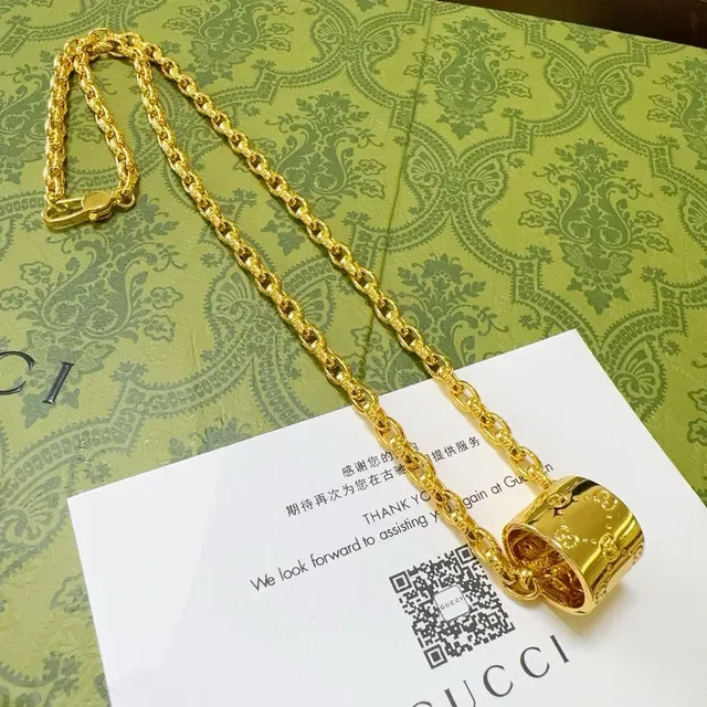 Gucci Gold Rope-Link Chain Cylindrical GG-Embossed Pendant Necklace 4
