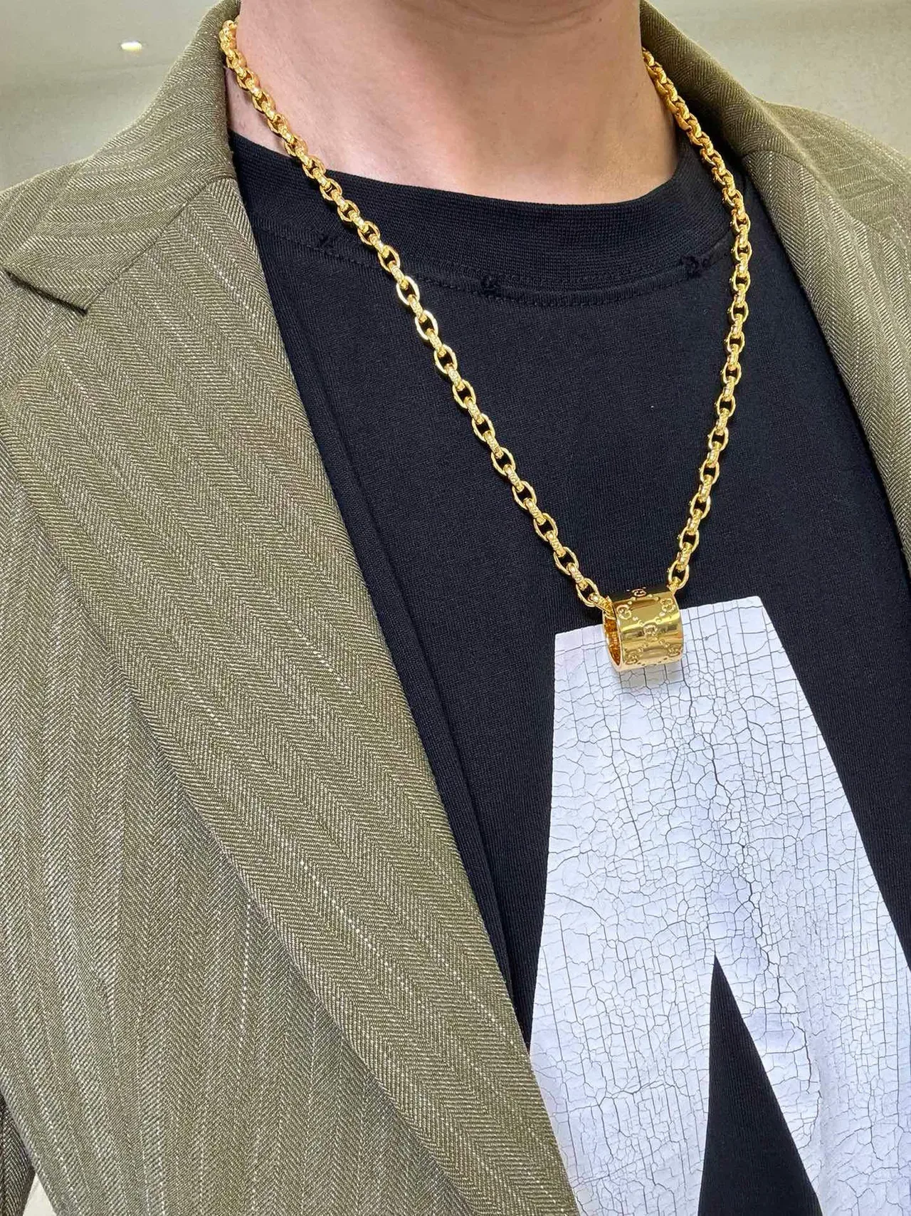 Gucci Gold Rope-Link Chain Cylindrical GG-Embossed Pendant Necklace 5