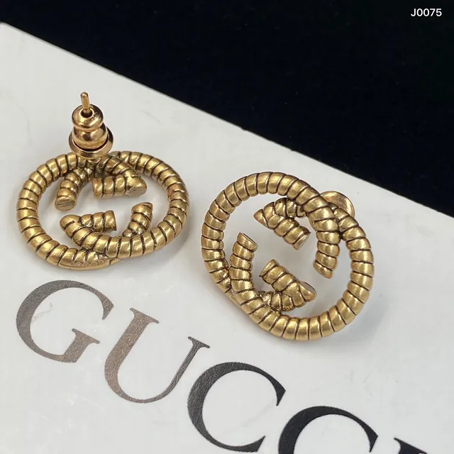Gucci Gold Twisted-Link Chain Interlocking G Pendant Necklace 3