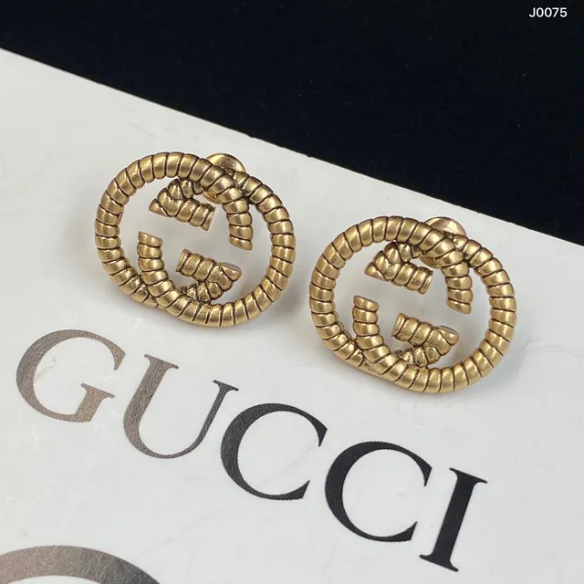 Gucci Gold Twisted-Link Chain Interlocking G Pendant Necklace 4