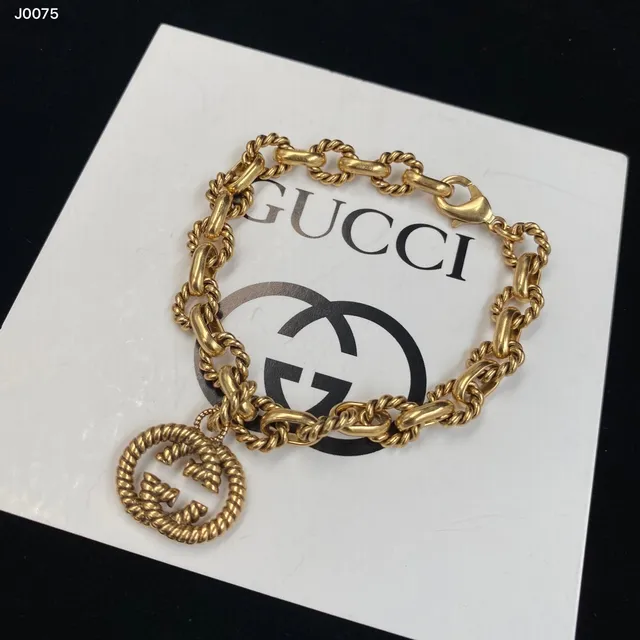 Gucci Gold Twisted-Link Chain Interlocking G Pendant Necklace 5