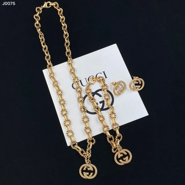 Gucci Gold Twisted-Link Chain Interlocking G Pendant Necklace 6