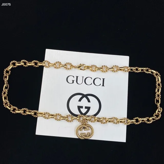 Gucci Gold Twisted-Link Chain Interlocking G Pendant Necklace 7