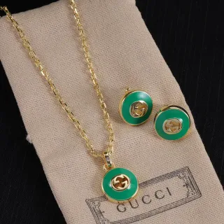 Gucci 绿色金色珐琅盘互锁 G 标志项链