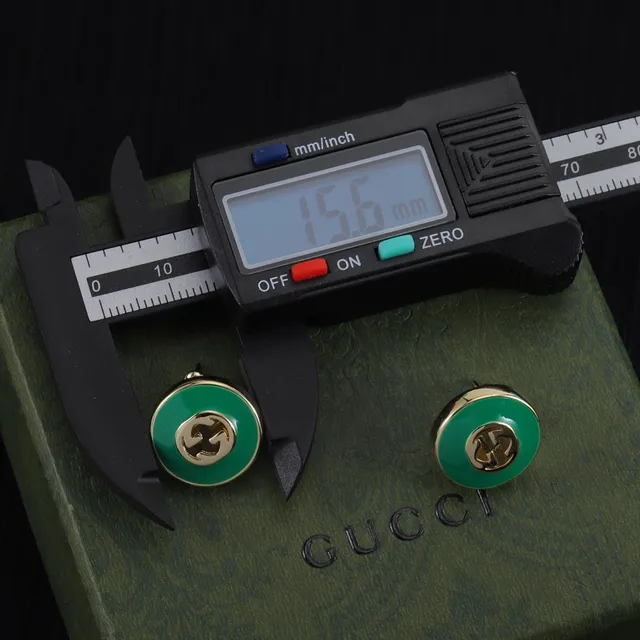 Gucci قلادة مع قرص مينا أخضر ذهبي متشابك شعار G 2