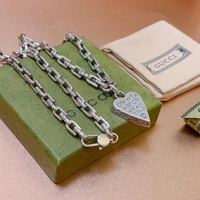 Gucci Heart فضة أخضر سلسلة ثقيلة منقوش interlocking G motifs قلادة 4