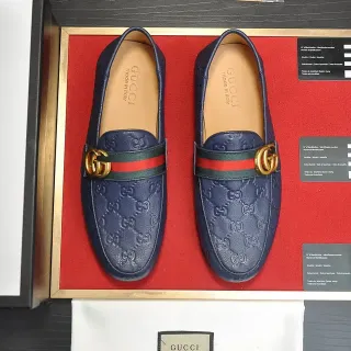 Gucci Horsebit 1955 नीली एमबॉस्ड GG लोफर