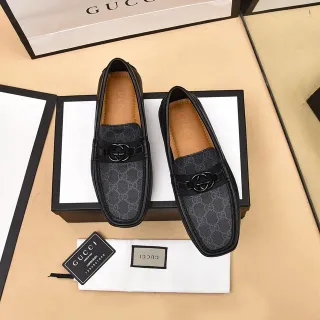 Gucci Horsebit 1955 GG Monogram Canvas 和黑色皮革乐福鞋