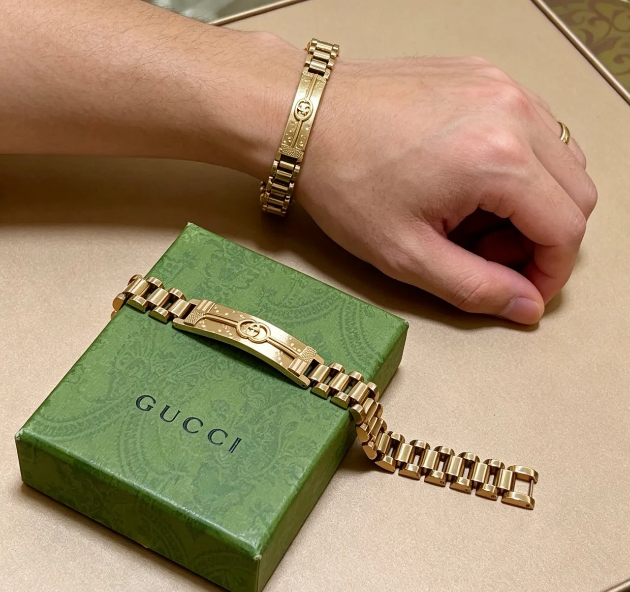 Gucci Interlocking G Gold-Tone Metal Bracelet 3