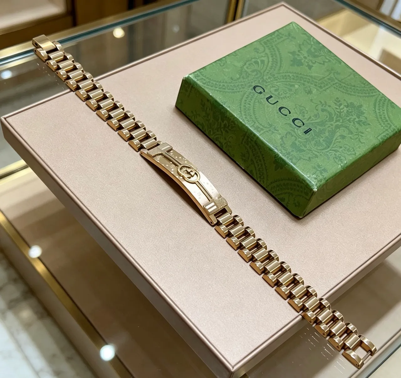 Gucci Interlocking G Gold-Tone Metal Bracelet 4