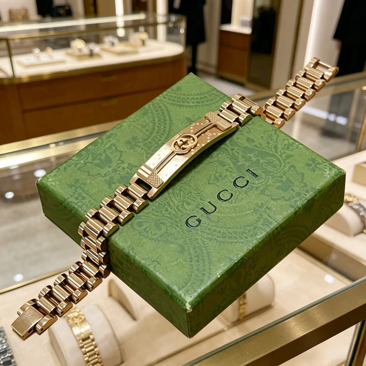 Gucci Interlocking G Gold-Tone Metal Bracelet 8
