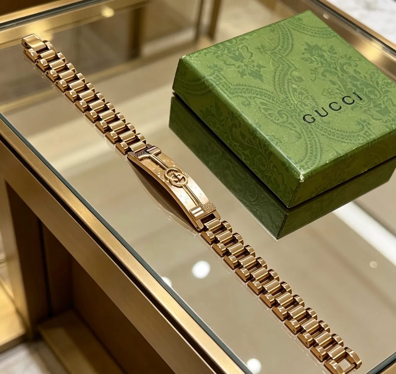 Gucci Interlocking G Gold-Tone Metal Bracelet 9