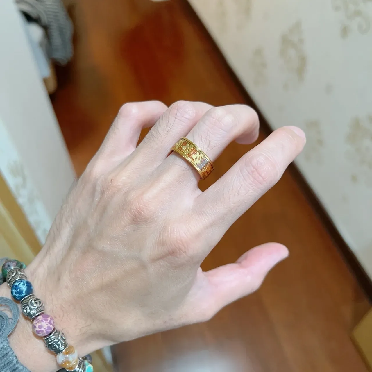 Bague Gucci Interlocking G Motif en or et incrustation rouge-marron 5
