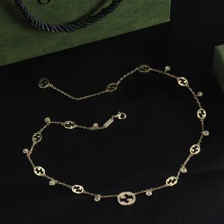 Gucci Interlocking G Pavé كريستال ذهبي قلادة