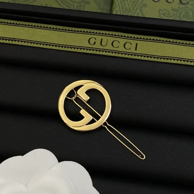 Gucci Interlocking GG Logo Prata e Ouro Moldura Circular de Metal Broche 5