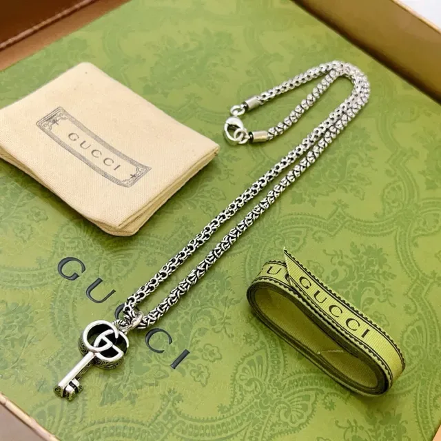Gucci Key Pendant Silver Green Byzantine-Link Chain Necklace 5