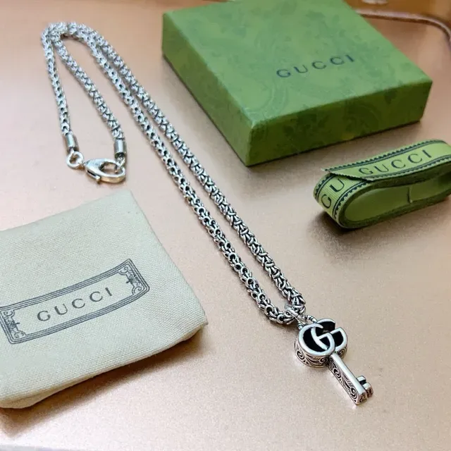 Gucci Key Pendant Silver Green Byzantine-Link Chain Necklace 9