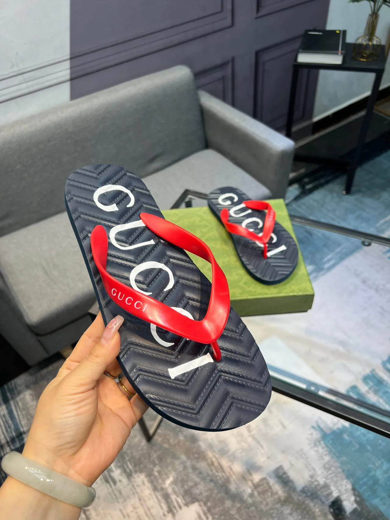 Gucci طباعة الشعار أزرق بحري وأحمر صنادل 6
