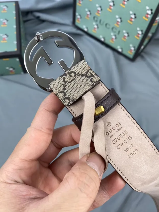 Gucci Ophidia beige marron GG monogramme toile impression de Disney Mickey Mouse ceinture en cuir 2