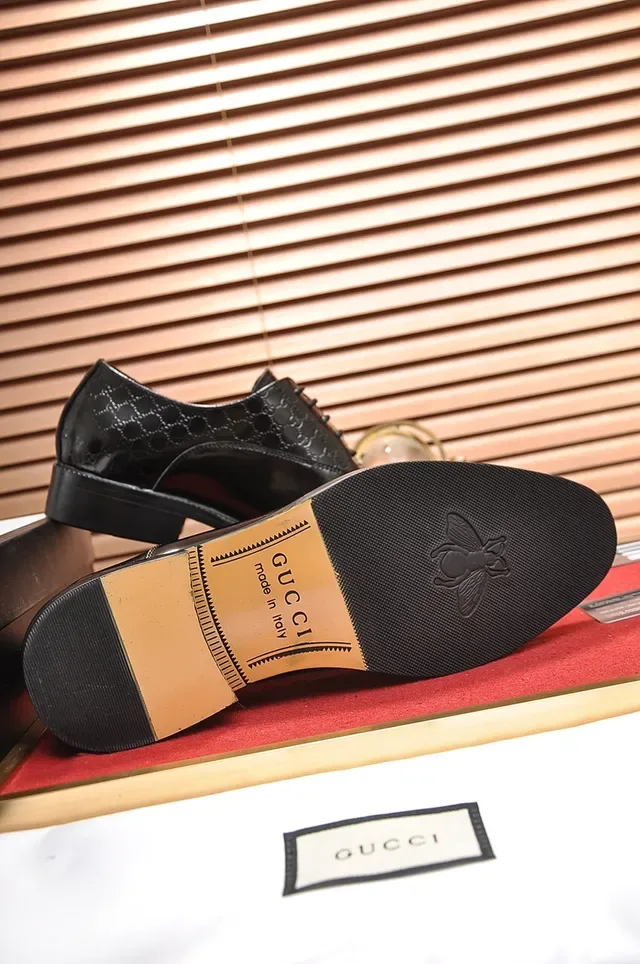 Gucci Ophidia Chaussures Oxford Cuir Verni Noir Embouti GG Monogram Embossé 3