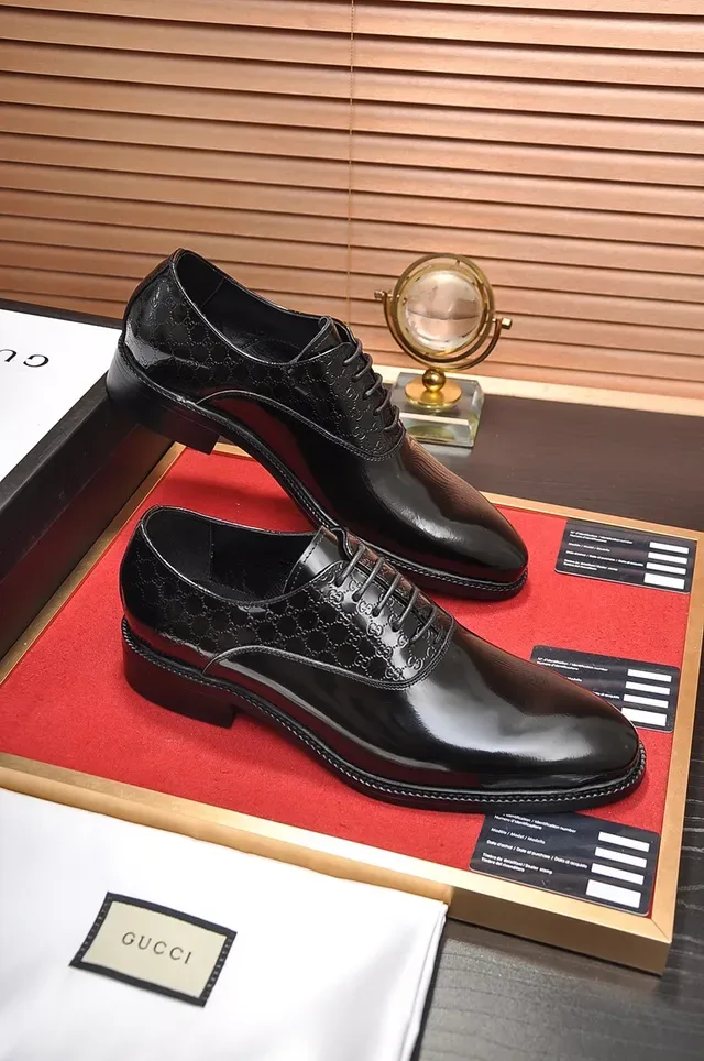 Gucci Ophidia Chaussures Oxford Cuir Verni Noir Embouti GG Monogram Embossé 4