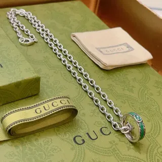 Gucci Ophidia émail vert Interlocking G Collier pendentif