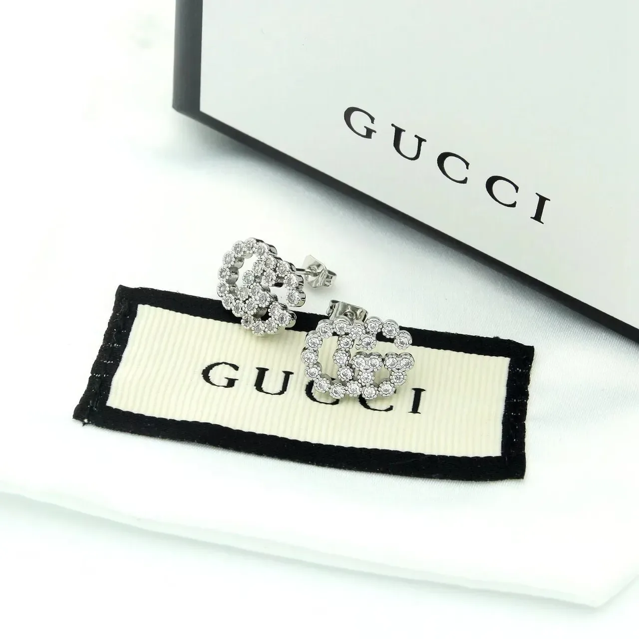 Gucci Running G Pavé Diamond 18kt Gold Stud Earrings 2