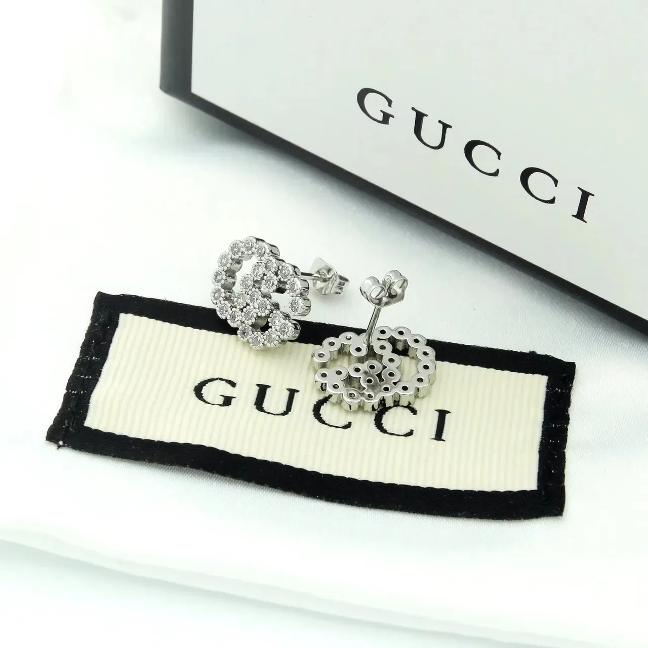 Gucci Running G Pavé Diamond 18kt Gold Stud Earrings 3