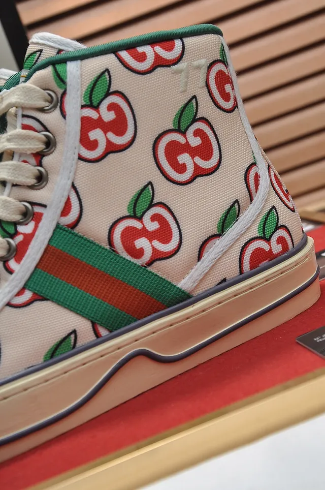 Gucci Screener Apple Print Beige Lifestyle Sneakers 2