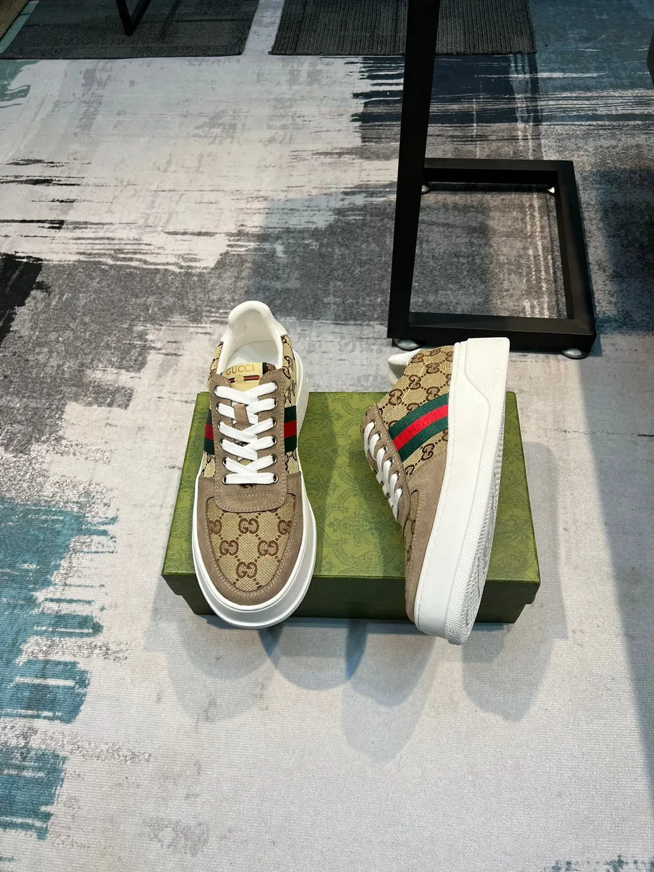 Gucci Screener Bege Monogram Canvas Web Stripe tênis lifestyle 4