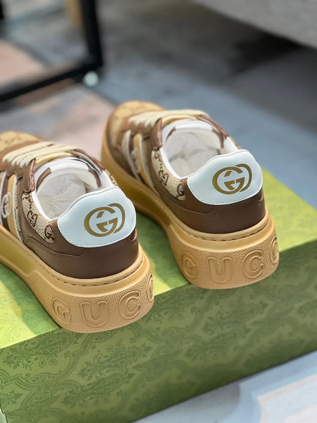 Gucci Screener Marron Beige Semelle Plateforme GG Monogram Canvas Sneakers Chunky 2