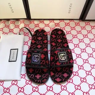 Gucci Screener मोनोग्राम-प्रिंट काले और लाल स्लाइड स्लिपर्स