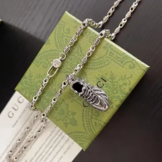 Gucci Screener قلادة فضية سوداء حذاء منحوتة