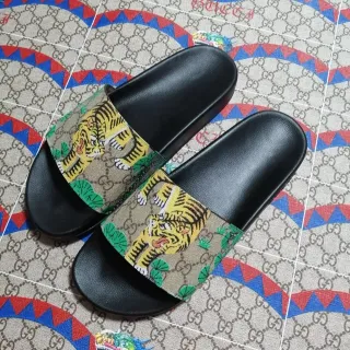 Gucci Screener बाघ प्रिंट GG Supreme कैनवास स्लिपर्स