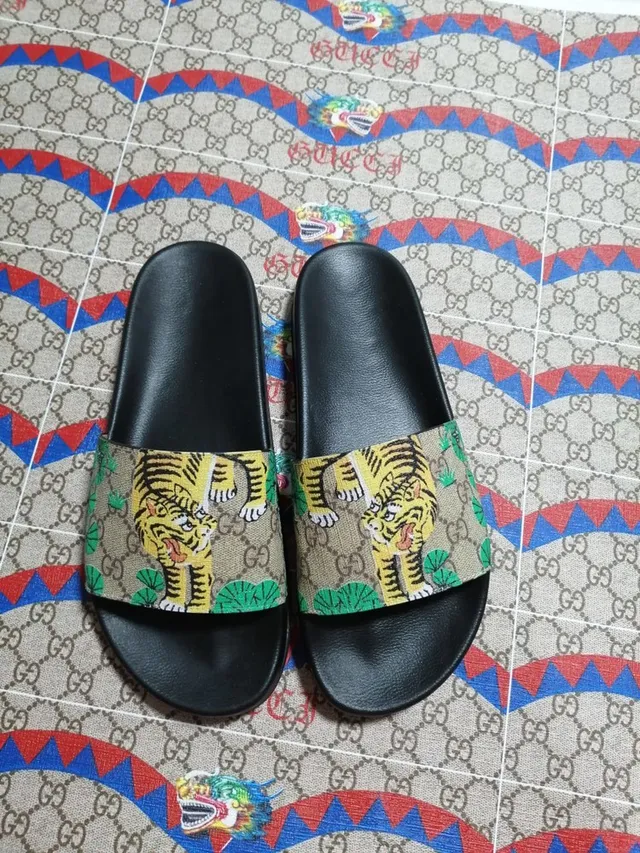 Gucci Screener motif tigre GG Supreme chaussons en toile 4