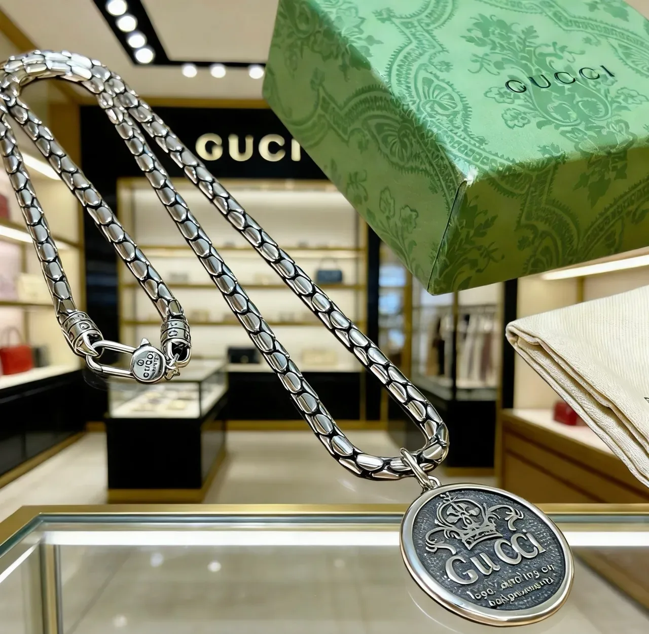 Gucci Seal Pendant Braided Chain Necklace 4