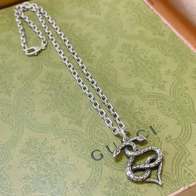 Gucci Serpenti Silver Green Textured Snake Pendant Ornate Oval-Link Chain Necklace 4