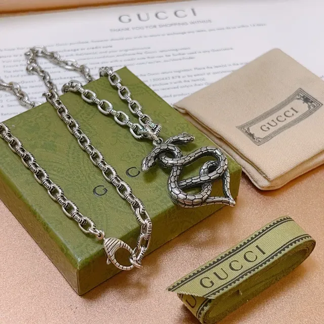 Gucci Serpenti Silver Green Textured Snake Pendant Ornate Oval-Link Chain Necklace 6