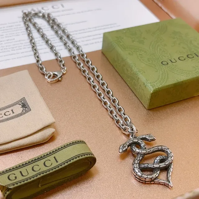 Gucci Serpenti Silver Green Textured Snake Pendant Ornate Oval-Link Chain Necklace 7