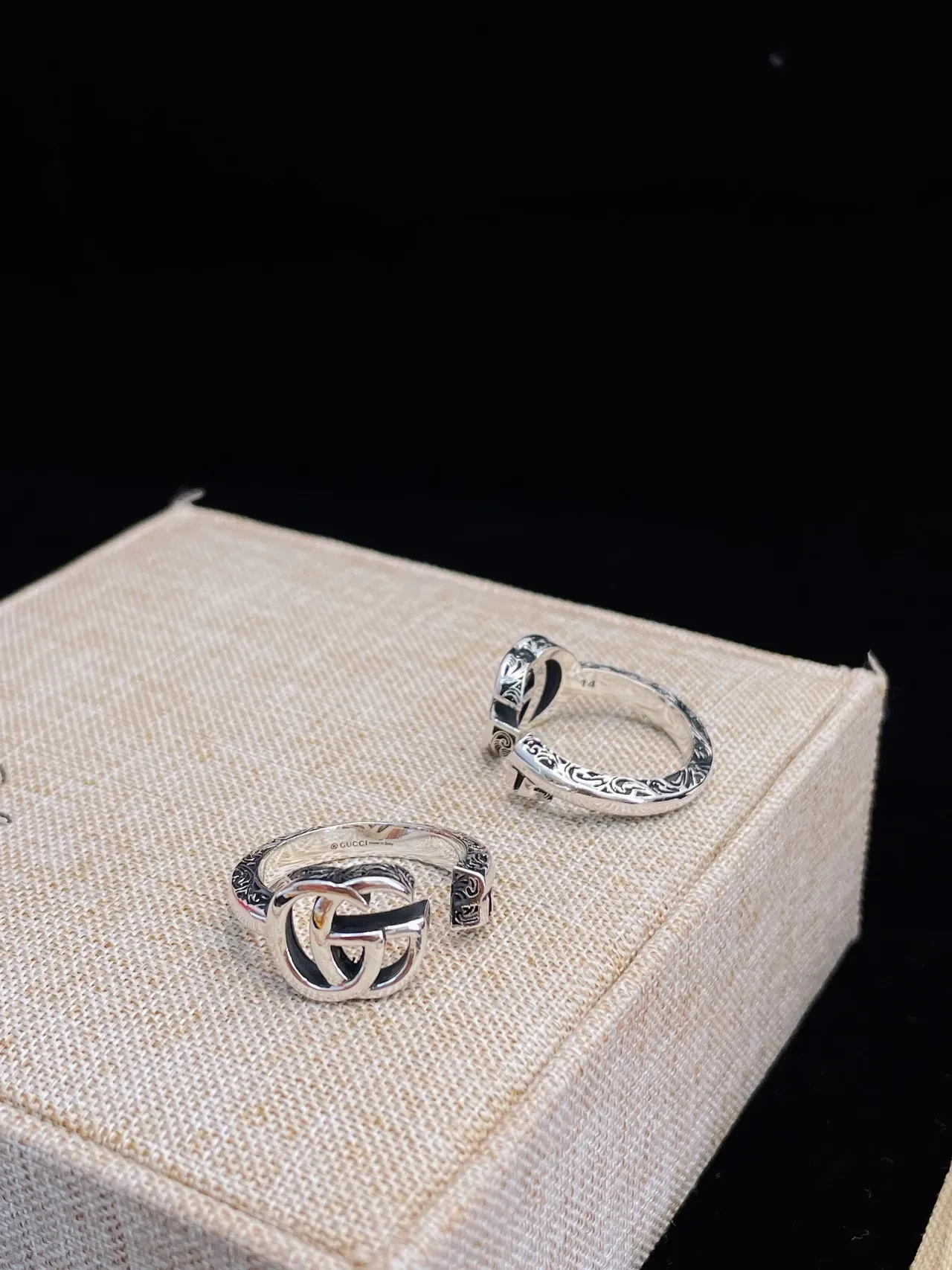 Gucci Silver Black Interlocking Double G Motif Polished Metal Ring 3