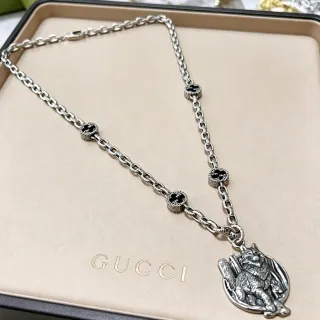 Gucci قلادة ذئب منحوتة فضية وسوداء سلسلة كيرب لينك