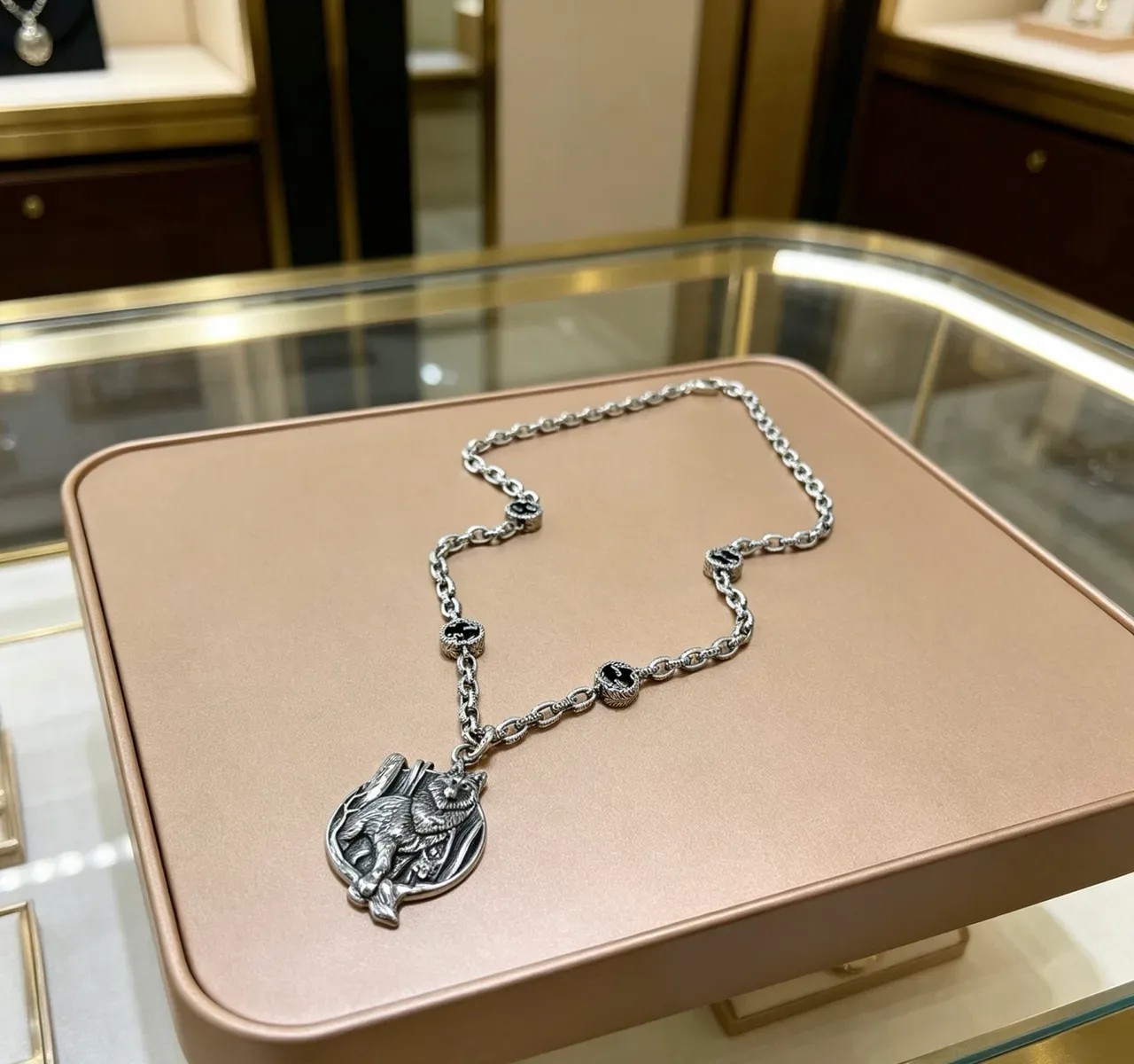 Gucci Silver Black Sculptural Wolf Pendant Curb-Link Chain Necklace 2