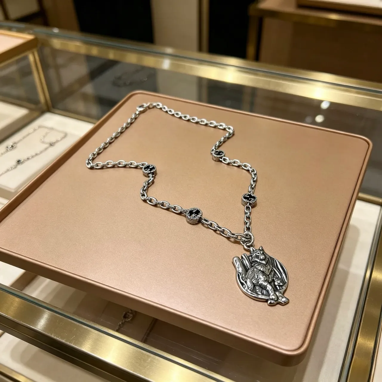 Gucci Silver Black Sculptural Wolf Pendant Curb-Link Chain Necklace 4