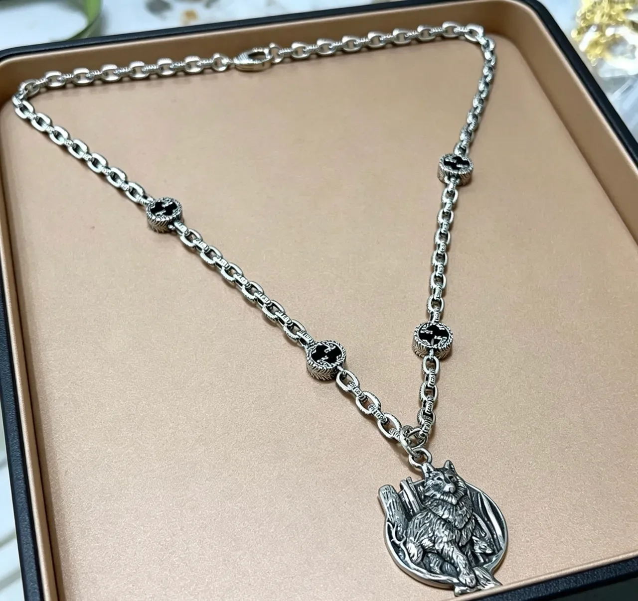 Gucci Silver Black Sculptural Wolf Pendant Curb-Link Chain Necklace 7