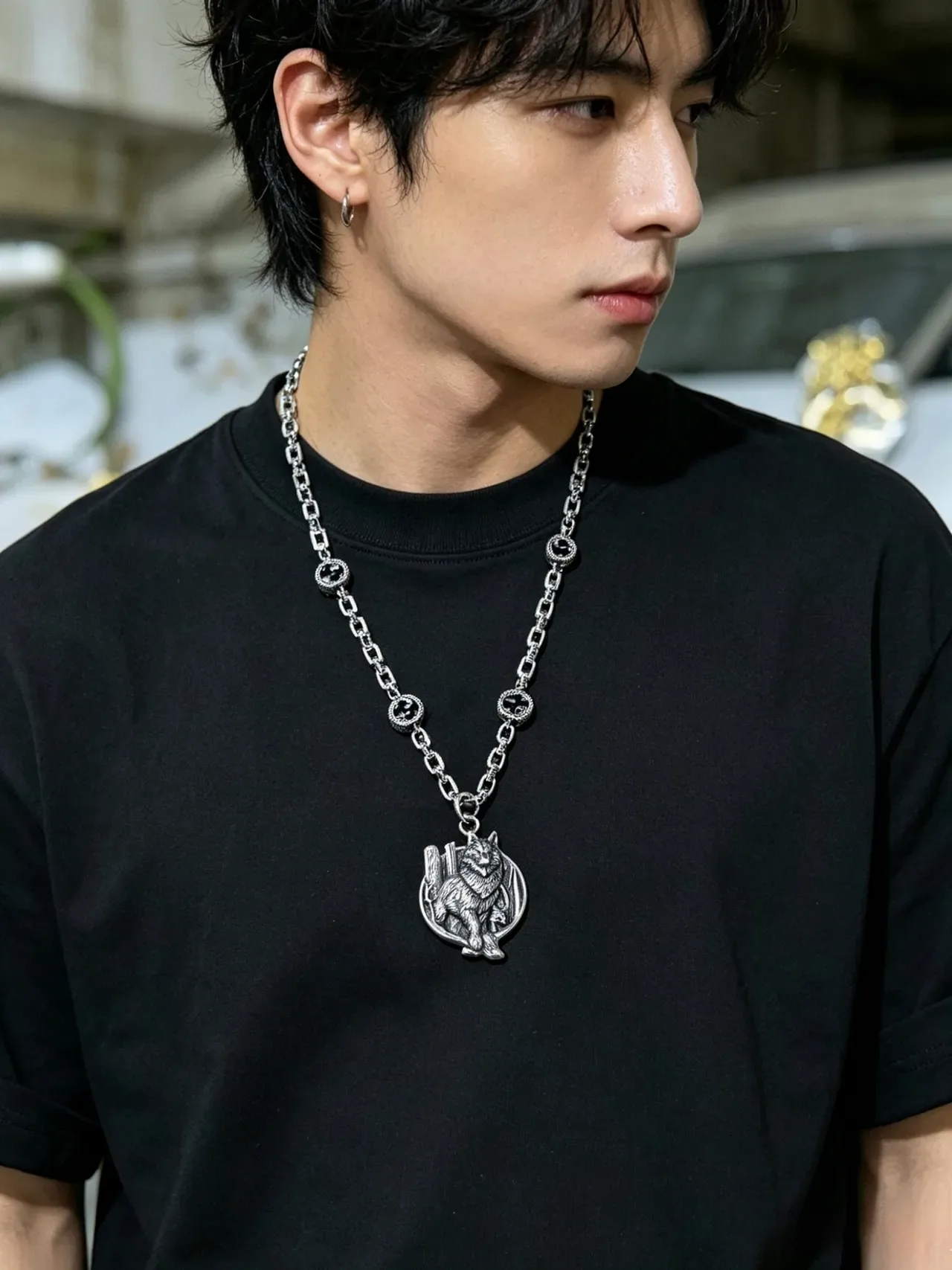 Gucci Silver Black Sculptural Wolf Pendant Curb-Link Chain Necklace 8